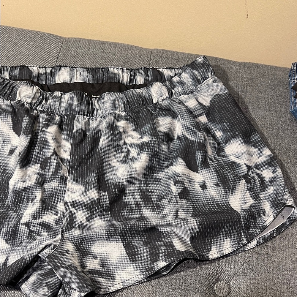 Old Navy Black and Gray Patterned Athletic Shorts